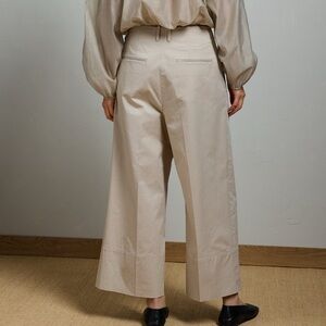 American Eagle Outfitters Wide-Leg Cropped Trousers in Light Beige